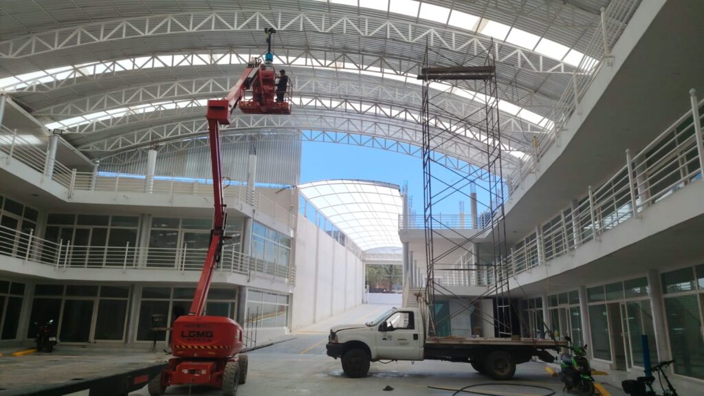 Plataformas de elevación rojas LGMG 7 Una plataforma de elevacion LGMG de brazo roja