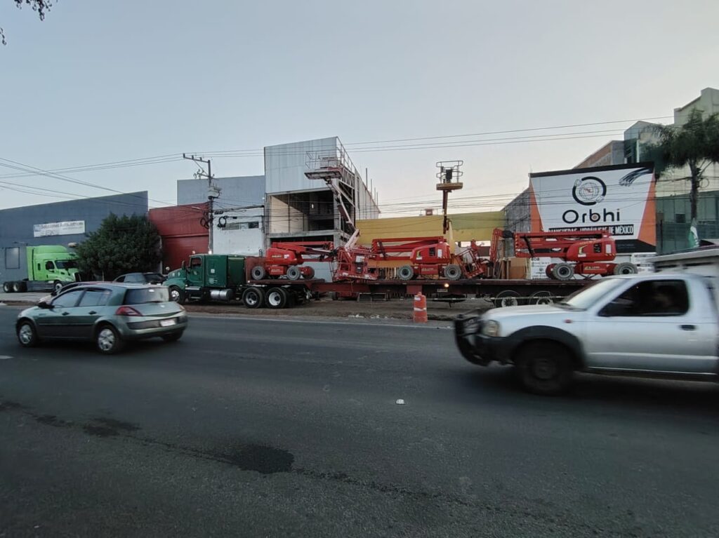 Plataformas de elevación rojas LGMG 9 En EXPOMAQ contamos con las marcas más reconocidas en México de plataformas de elevación, asegura calidad y precio en cada una de tus obras con nuestra maquinaria.