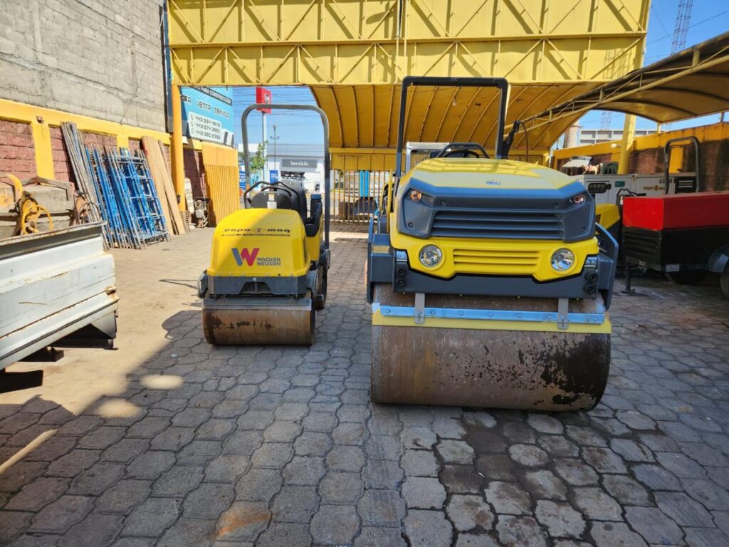 Aplanadoras maquinaria semipesada de construccion 2 Dos aplanadoras maquinaria semipesada